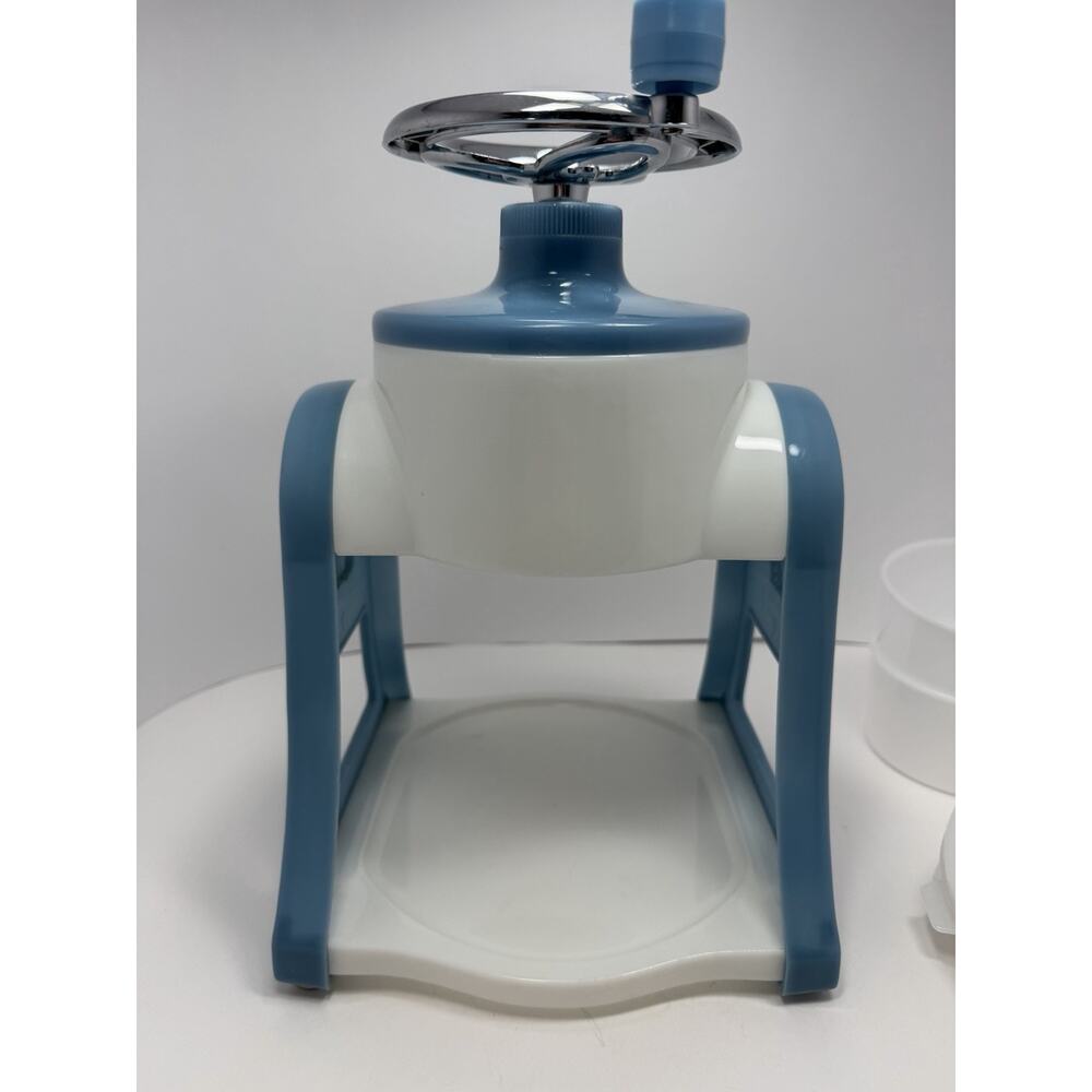 The Pampered Chef Ice Shaver Snow Cone Slushie Manual Hand Crank 5 Cups, 6 Lids